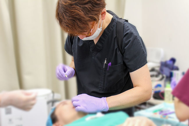 美容外科 熊本ハニークリニックの手術風景。